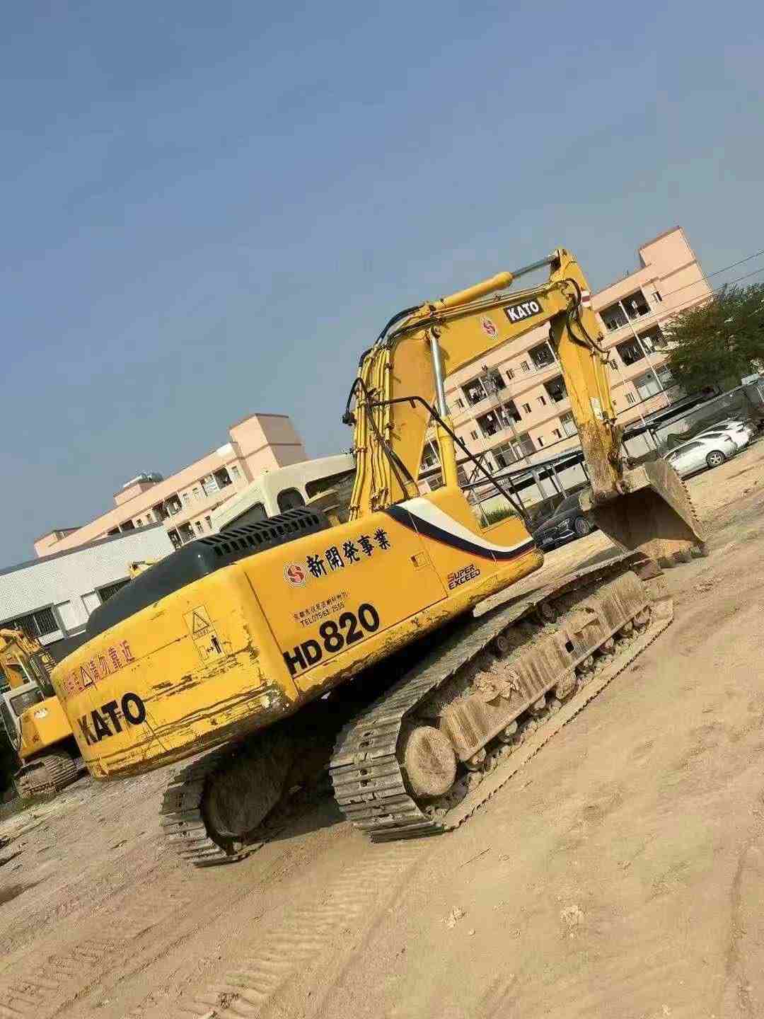 Kato HD820-3 Excavator